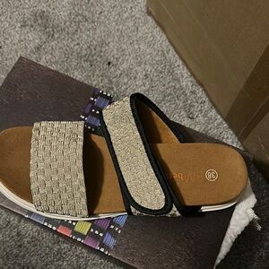 Bernie mev. Apollo Light Gold Slide Sandals